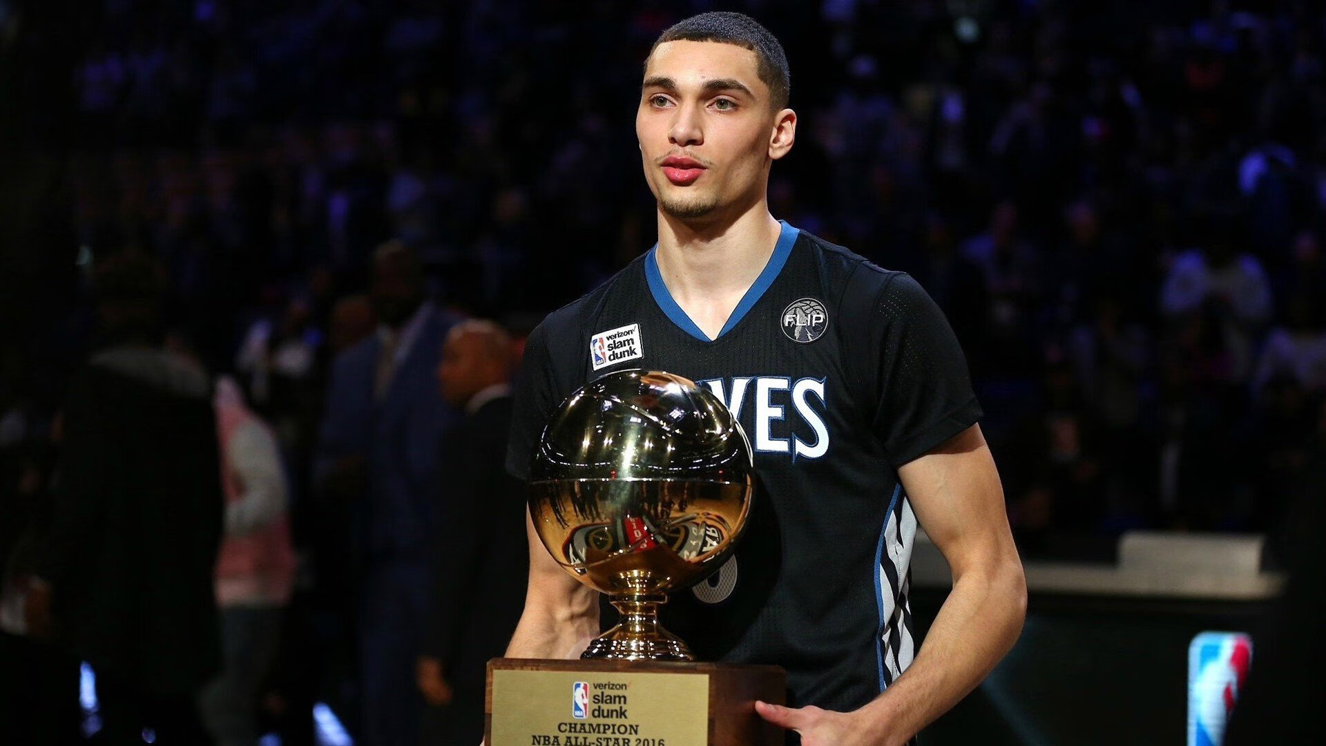 中国男篮表现稳中有进 球迷期待突破瓶颈,中国男篮又一巨无霸